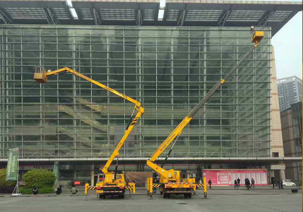 商场外墙安装工程-重庆高空车租赁
